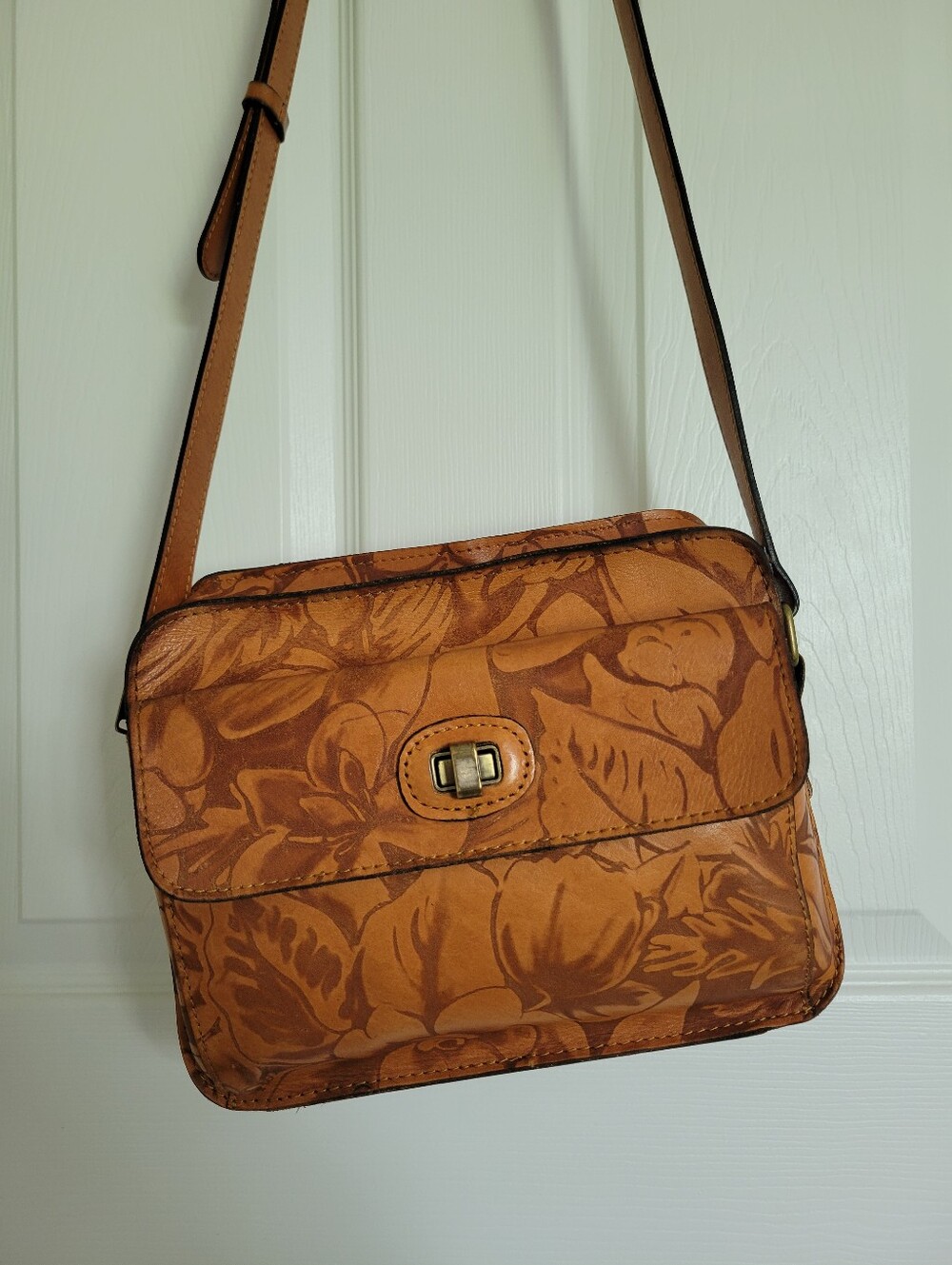 Patricia Nash Italian Leather with Laser Floral Maxela Crossbody Bag - Picture 3 of 9